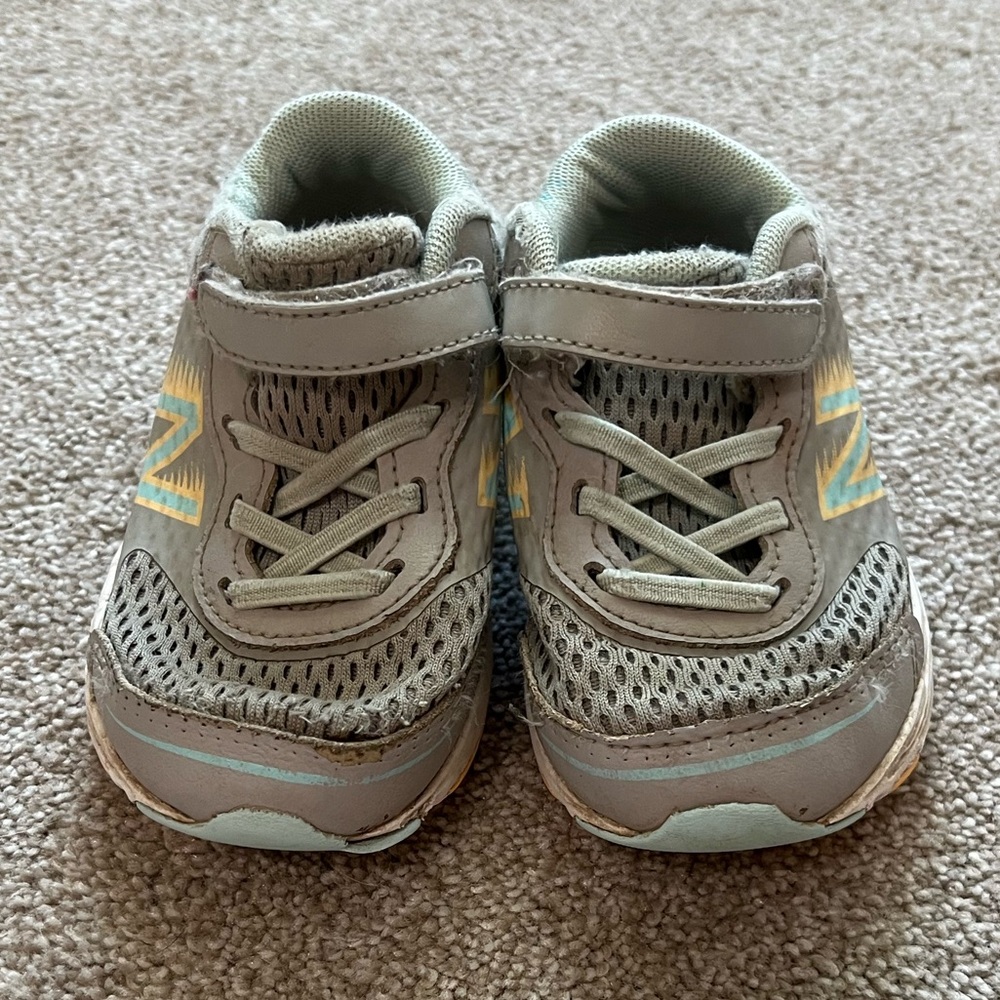 New Balance 6.5 XW Shoes
